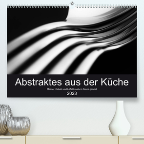 Abstraktes aus der Küche – Messer, Gabeln und Löffel kreativ in Szene gesetzt (Premium, hochwertiger DIN A2 Wandkalender 2023, Kunstdruck in Hochglanz) von Oertle,  Eduard