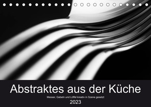 Abstraktes aus der Küche – Messer, Gabeln und Löffel kreativ in Szene gesetzt (Tischkalender 2023 DIN A5 quer) von Oertle,  Eduard