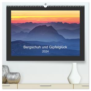 Bergschuh und Gipfelglück (hochwertiger Premium Wandkalender 2024 DIN A2 quer), Kunstdruck in Hochglanz von Torge,  Maika