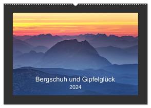Bergschuh und Gipfelglück (Wandkalender 2024 DIN A2 quer), CALVENDO Monatskalender von Torge,  Maika