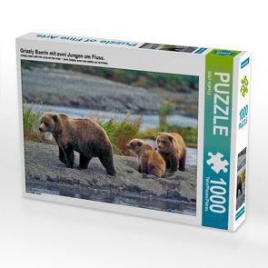 CALVENDO Puzzle Grizzly Baerin mit zwei Jungen am Fluss. 1000 Teile Lege-Größe 64 x 48 cm Foto-Puzzle Bild von ROLF KOPFLE