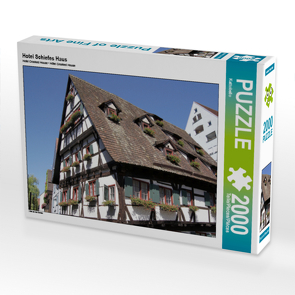 CALVENDO Puzzle Hotel Schiefes Haus 2000 Teile Lege-Größe 90 x 67 cm Foto-Puzzle Bild von Kattobello