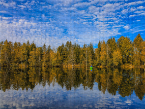 CALVENDO Puzzle Uferlandschaft Moorteich mit Fischerboot – Pfrunger-Burgweiler Ried 1000 Teile Lege-Größe 640 x 480 cm Foto-Puzzle Bild von Christine Horn