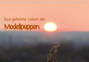 Das geheime Leben der Modellpuppen (Tischkalender 2021 DIN A5 quer) von Rebel - we're photography,  Werner