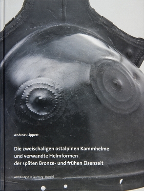 Die zweischaligen ostalpinen Kammhelme und verwandte Helmformen der späten Bronze- und frühen Eisenzeit von Kastler,  Raimund, Kovacsovics,  Wilfried K., Laub,  Peter, Lippert,  Andreas