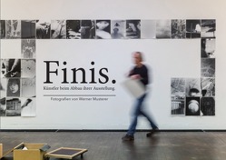 FINIS – Künstler beim Abbau ihrer Ausstellungen von Musterer,  Werner