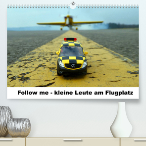 Follow me – kleine Leute am Flugplatz (Premium, hochwertiger DIN A2 Wandkalender 2022, Kunstdruck in Hochglanz) von Fliegerin,  Kunst
