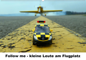 Follow me – kleine Leute am Flugplatz (Wandkalender 2021 DIN A2 quer) von Fliegerin,  Kunst