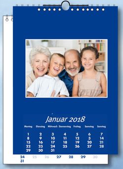 Fotokalender und Bastelkalender 2018 KÖNIGSBLAU. 12 Monatsblätter und neutralem Deckblatt. Format 21×30 cm. Für Fotos 13×18 cm Hoch und Quer.