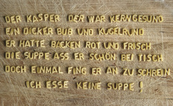 Frühstücksbrettchen »Buchstabensuppe«