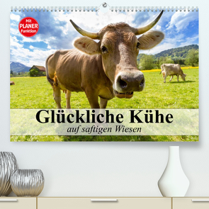 Glückliche Kühe auf saftigen Wiesen (Premium, hochwertiger DIN A2 Wandkalender 2023, Kunstdruck in Hochglanz) von Stanzer,  Elisabeth