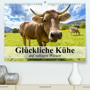 Glückliche Kühe auf saftigen Wiesen (Premium, hochwertiger DIN A2 Wandkalender 2023, Kunstdruck in Hochglanz) von Stanzer,  Elisabeth