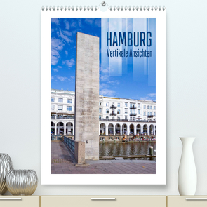 HAMBURG Vertikale Ansichten (Premium, hochwertiger DIN A2 Wandkalender 2023, Kunstdruck in Hochglanz) von Viola,  Melanie