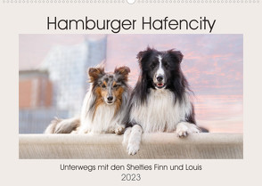 Hamburger Hafencity – Unterwegs mit den Shelties Finn und Louis (Wandkalender 2023 DIN A2 quer) von Teßen,  Sonja