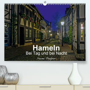 Hameln bei Tag und bei Nacht (Premium, hochwertiger DIN A2 Wandkalender 2021, Kunstdruck in Hochglanz) von Peußner,  Marion