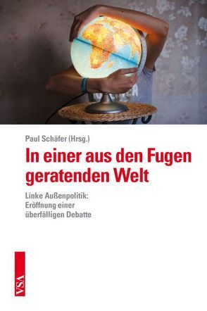 In einer aus den Fugen geratenden Welt von Aken,  Jan van, Brie,  Michael, Brock,  Lothar, Brugger,  Agnieszka, Fisahn,  Andreas, Gebauer,  Thomas, Hippler,  Jochen, Liebich,  Stefan, Müller-Hennig,  Marius, Mützenich,  Rolf, Oshana,  Maria, Schäfer,  Paul, Schmidt,  Frithjof, Steinhilber,  Jochen, Telkämper,  Wilfried, Wahl,  Peter, Weinlich,  Silke, Wieczorek-Zeul,  Heidemarie, Wuchold,  Eva