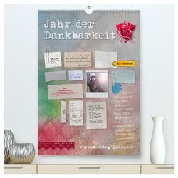 Jahr der Dankbarkeit – Scrapbooking-Kalender (hochwertiger Premium Wandkalender 2024 DIN A2 hoch), Kunstdruck in Hochglanz von Gruch,  Ulrike