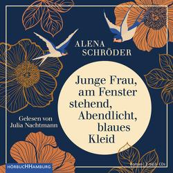 Junge Frau, am Fenster stehend, Abendlicht, blaues Kleid von Nachtmann,  Julia, Schröder,  Alena