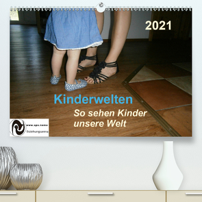 Kinderwelten – So sehen Kinder unsere Welt (Premium, hochwertiger DIN A2 Wandkalender 2021, Kunstdruck in Hochglanz) von Querida