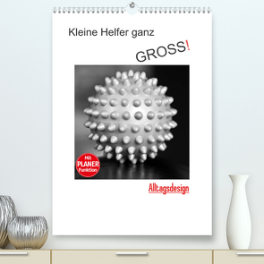 Kleine Helfer ganz gross – Alltagsdesign (Premium, hochwertiger DIN A2 Wandkalender 2022, Kunstdruck in Hochglanz) von Marten,  Martina