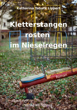 Kletterstangen rosten im Nieselregen von Lippert,  Katharina Tabata