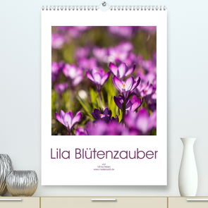 Lila Blütenzauber (Premium, hochwertiger DIN A2 Wandkalender 2023, Kunstdruck in Hochglanz) von Adam,  Ulrike