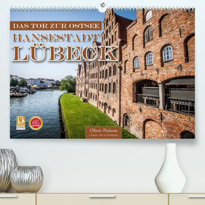 Lübeck – Das Tor zur Ostsee (Premium, hochwertiger DIN A2 Wandkalender 2023, Kunstdruck in Hochglanz) von Pinkoss,  Oliver