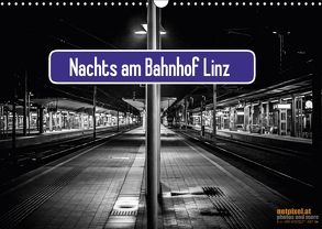 Nachts am Bahnhof LinzAT-Version (Wandkalender 2018 DIN A3 quer) von netpixel.at