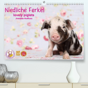 Niedliche Ferkel lovely piglets 2023 (Premium, hochwertiger DIN A2 Wandkalender 2023, Kunstdruck in Hochglanz) von Hutfluss,  Jeanette