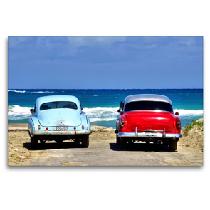 Premium Textil-Leinwand 120 x 80 cm Quer-Format Zwei Oldtimer am Strand der Stadt Guanabo in Kuba | Wandbild, HD-Bild auf Keilrahmen, Fertigbild auf hochwertigem Vlies, Leinwanddruck von Henning von Löwis of Menar