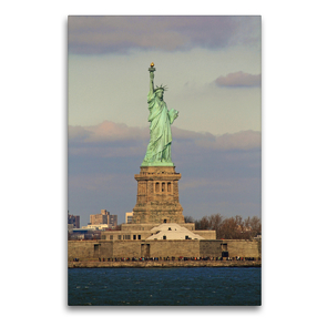 Premium Textil-Leinwand 60 x 90 cm Hoch-Format Freiheitsstatue in Manhattan New York City | Wandbild, HD-Bild auf Keilrahmen, Fertigbild auf hochwertigem Vlies, Leinwanddruck von Jana Thiem-Eberitsch