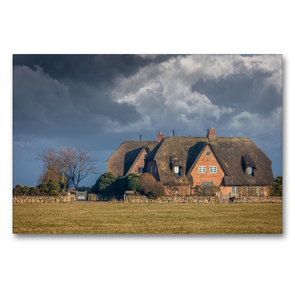 Premium Textil-Leinwand 90 x 60 cm Quer-Format Reetdachhöfe mit Sturmwolken auf Sylt | Wandbild, HD-Bild auf Keilrahmen, Fertigbild auf hochwertigem Vlies, Leinwanddruck von Christian Müringer