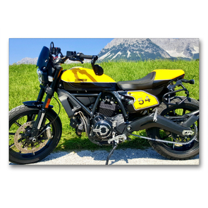 Premium Textil-Leinwand 90 x 60 cm Quer-Format Scrambler 800 vor Wiese und Gebirge | Wandbild, HD-Bild auf Keilrahmen, Fertigbild auf hochwertigem Vlies, Leinwanddruck von Peter Franko