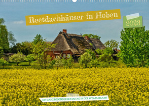 Reetdachhäuser in Hoben – Ein Maitag in der Wismarbucht (Wandkalender 2023 DIN A2 quer) von Felix,  Holger