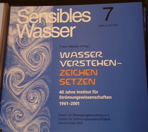 Sensibles Wasser / Wasser verstehen – Zeichen setzen von Baumgartner,  Roland, Dreiseitl,  Herbert, Gast,  Maarten, Grohmann,  Andreas, Jacobi,  Michael, Kühl,  Johannes, Liess,  Christian, Metzler,  F, Schwenk,  Wolfram, Wilkens,  Andreas, Wütz,  Bernhard