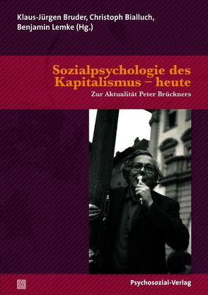 Sozialpsychologie des Kapitalismus – heute von Barth,  Claudia, Berghold,  Josef, Bialluch,  Christoph, Bierhoff,  Burkhard, Böhme,  Gernot, Bruder,  Klaus-Jürgen, Bruder-Bezzel,  Almuth, Brunner,  Markus, Dembowski,  Gerd, Findeisen,  Uwe, Jünke,  Christoph, Kronauer,  Martin, Lefelmann,  Juliko, Lemke,  Benjamin, Markard,  Morus, Nitzschke,  Bernd, Piwowar,  Siegie, Qirjako,  Eni, Rudek,  Thomas, Schediwy,  Dagmar, Sischka,  Kerstin, Ternes,  Bernd, Uhlig,  Tom D., Weber,  Klaus, Werkhofer,  Timo K., Winter,  Sebastian