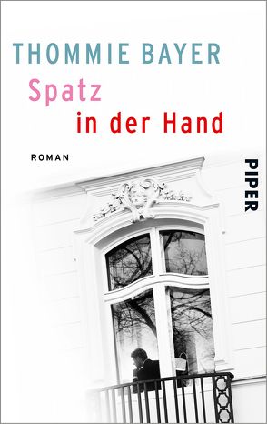 Spatz in der Hand von Bayer,  Thommie