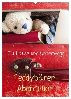 Teddybären Abenteuer – Zu Hause und Unterwegs (Wandkalender 2024 DIN A2 hoch), CALVENDO Monatskalender von 75tiks,  75tiks