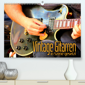 Vintage Gitarren in Szene gesetzt (Premium, hochwertiger DIN A2 Wandkalender 2021, Kunstdruck in Hochglanz) von Bleicher,  Renate